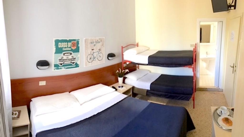 Hotel Byron Solo Per Giovani Riccione Exteriör bild