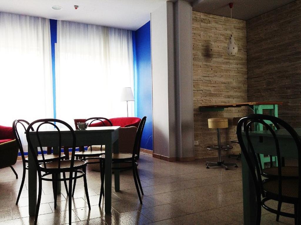 Hotel Byron Solo Per Giovani Riccione Exteriör bild
