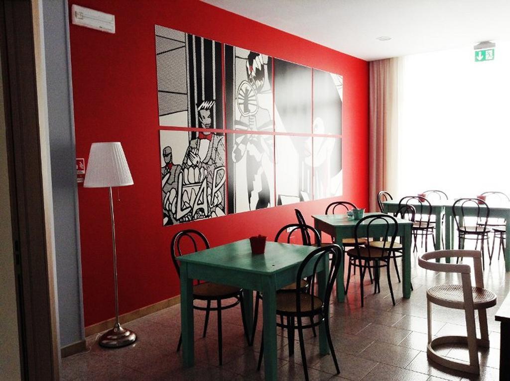 Hotel Byron Solo Per Giovani Riccione Exteriör bild