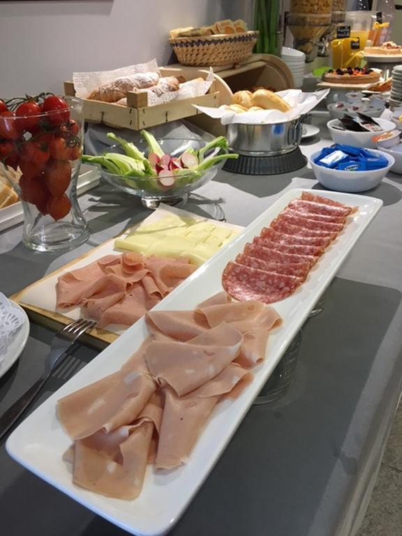 Hotel Byron Solo Per Giovani Riccione Exteriör bild