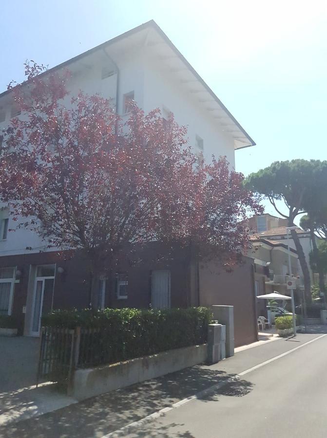 Hotel Byron Solo Per Giovani Riccione Exteriör bild